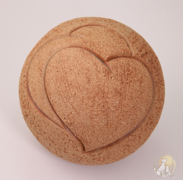 Preview: Kugelurne mit Herzen holzfarben 1,5 Liter