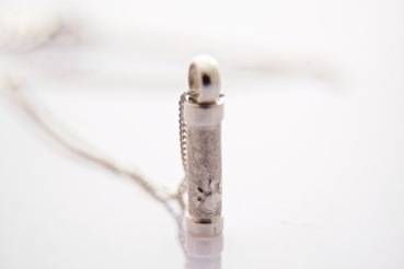 Preview: Ascheschmuck-Kette LINA mit Pfötchen