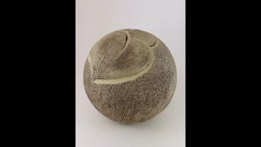 Preview: Produktvideo Tierurne Kugel 2 Herzen, creme 2,5 Liter