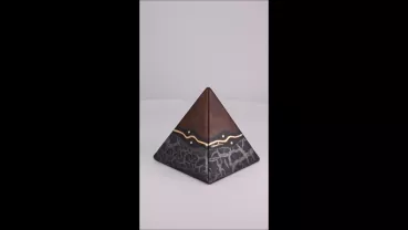 Produktvideo Design-Pyramide schwarz 1,5 Liter