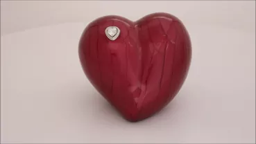 Produktvideo Herzurne Kristall-Herz 0,65 Liter rot