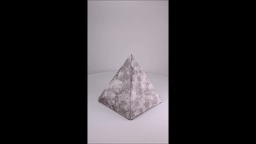Preview: Produktvideo Keramikpyramide marmoriert weiß 1,0 Liter