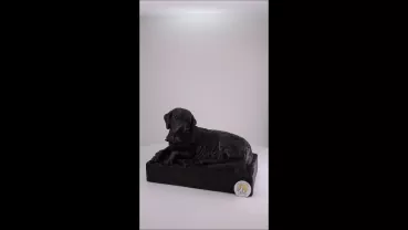 Produktvideo Kunstharzurne Golden Retriever-Skulptur auf Sockel