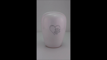 Preview: Produktvideo Keramik-Tierurne Herz-Pfoten-Symbol aus Kristallen, weiß 1 Liter​