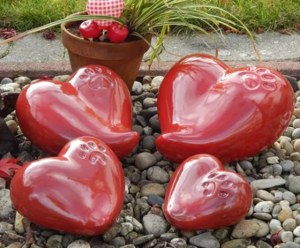 Tierurne Herz mit Pfote rot, 4 Größen