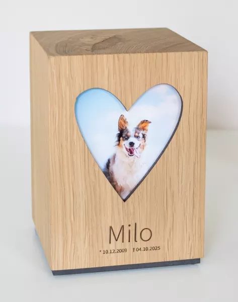 Tierurne Adhara mit Ausschnitt Herz, Gravur-Design Nr. 3