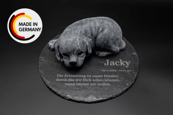 Gedenkplatte Hund aus Natursteinschiefer, Steinguß-Hund in grau und Gravur-Beispiel, Made in Germany