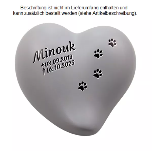 Beispiel Folienbeschriftung in Schatteneffekt schwarz, Schatten weiß, Herz in hellgrau und 0,7 Liter