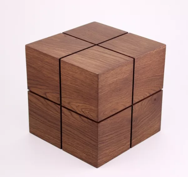 Würfel in Räuchereiche mit Deckel unten