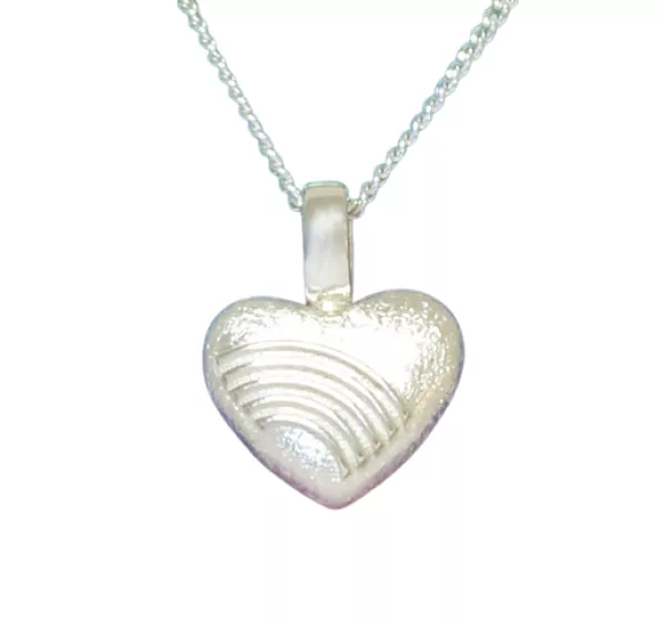 Ascheschmuck-Herzkette „Emmi“ mit Regenbogen-Motiv aus 925er Sterling-Silber Ascheschmuck-Herzkette „Emmi“ mit Regenbogen-Motiv aus 925er Sterling-Silber