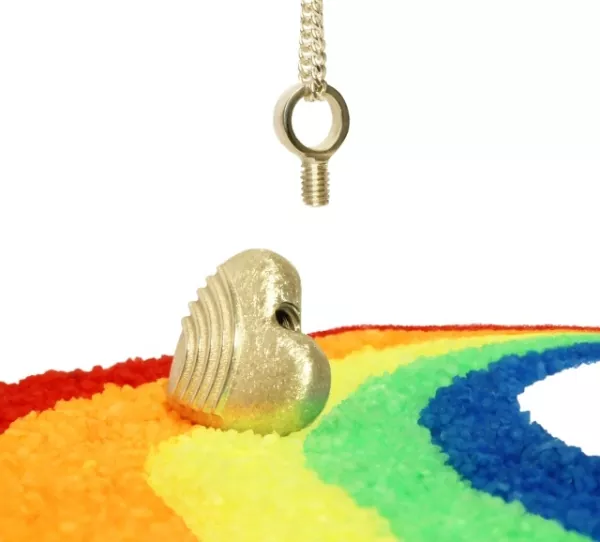 Ascheschmuck-Herzkette „Emmi“ mit Regenbogen-Motiv aus 925er Sterling-Silber, Anhänger geöffnet Ascheschmuck-Herzkette „Emmi“ mit Regenbogen-Motiv aus 925er Sterling-Silber, Anhänger geöffnet