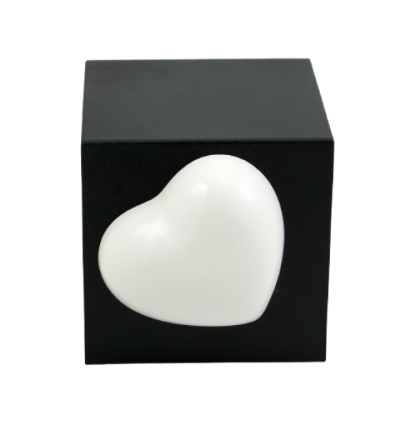 Tierurne Würfel mit Herz in schwarz, Herz weiß, mögliche Befestigung leicht schräg