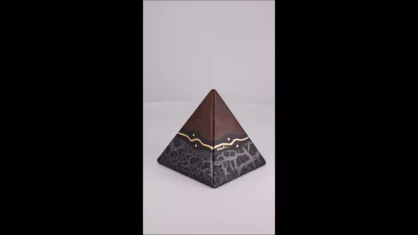 Produktvideo Design-Pyramide schwarz 1,5 Liter