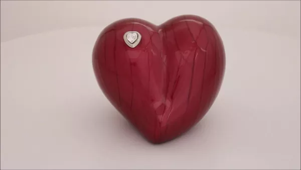 Produktvideo Herzurne Kristall-Herz 0,65 Liter rot Produktvideo Herzurne Kristall-Herz 0,65 Liter rot