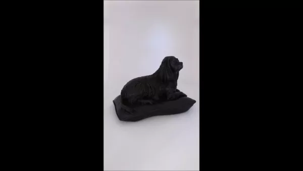 Produktvideo Kunstharzurne Cavalier King Charles Spaniel-Skulptur